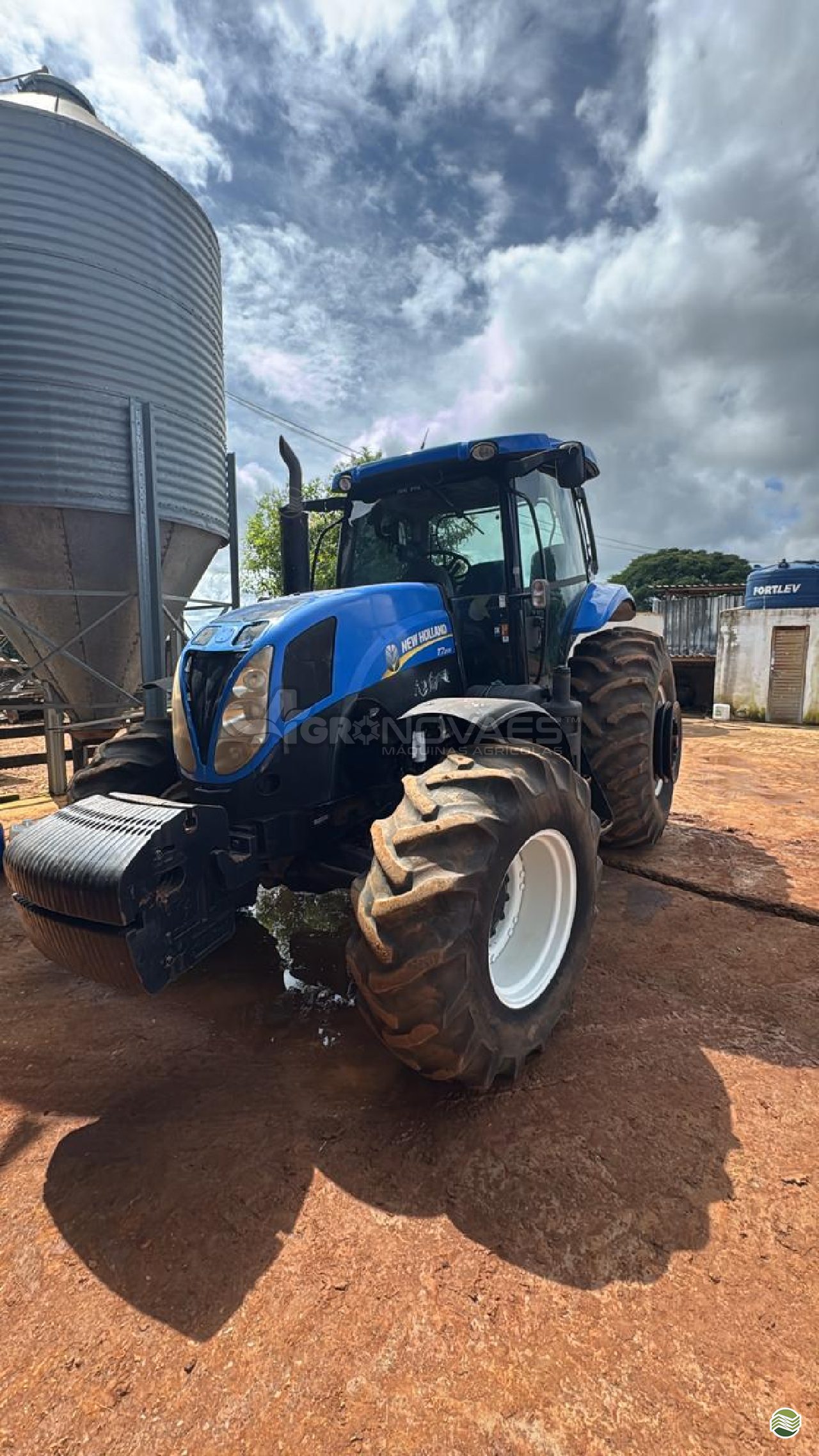 NEW T7 205 de Agro Novaes Máquinas Agrícolas